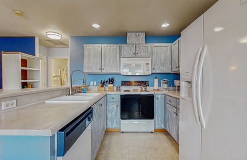 Long Beach House | Family Friendly Coastal Getaway Townhome Near Beach & Downtown