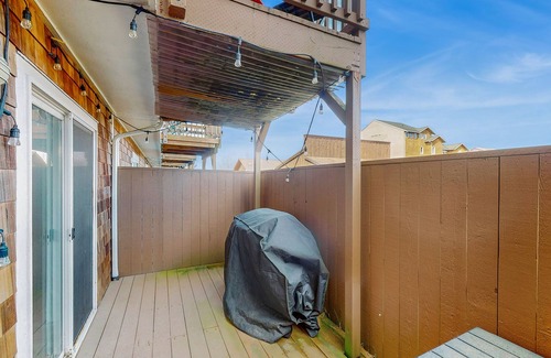 Long Beach House | Family Friendly Coastal Getaway Townhome Near Beach & Downtown