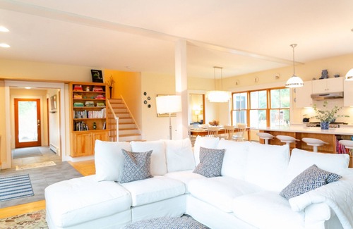 Sheffield House | Family Friendly in Sheffield, private yet close to everything!