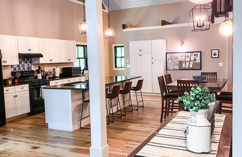 Bridgewater House | Family Friendly Newfound Lake Home, Sleeps 10, Pool Table, Kayaks & Paddleboards