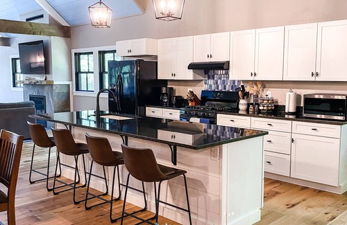 Bridgewater House | Family Friendly Newfound Lake Home, Sleeps 10, Pool Table, Kayaks & Paddleboards