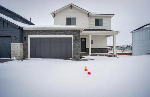 Windsor House | Family-Friendly Townhome about 2 Mi to Windsor Lake!