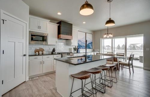 Windsor House | Family-Friendly Townhome about 2 Mi to Windsor Lake!