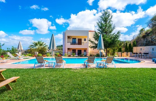 Kirianna Villa | Family Friendly villa private pool, Children Area, BBQ, Garden, 5km to the beach