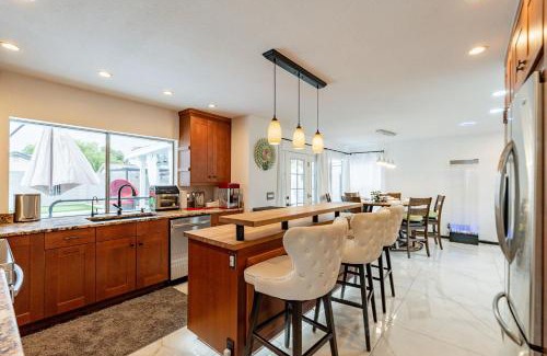 Provinces Master Community House | Family Fun 4-bedroom house House with Pool & Hot Tub & Game Room & Mini Golf in Chandler