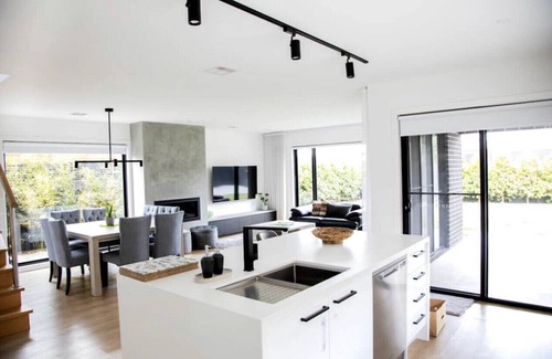 Wallington House | Family Getaway with Siete Coramba in Ocean Grove