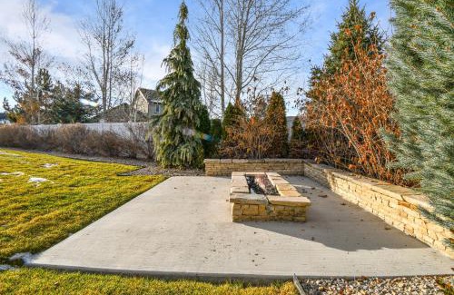 Heber House | Family groups hot tub sleeps 16 6br4ba firepit