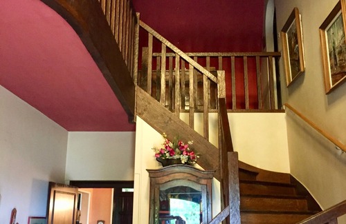 Le Mont-Saint-Adrien House | Family house in the middle of a green