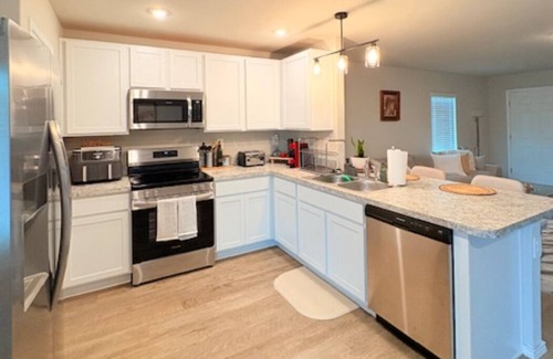 Southside House | Family Home in San Antonio, Texas | 3BR & FREE Parking!