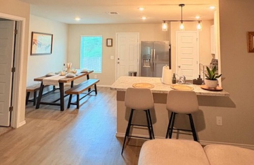 Southside House | Family Home in San Antonio, Texas | 3BR & FREE Parking!