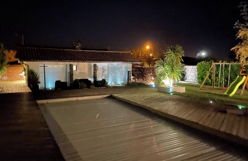 Eysines House | Family home - Sleeps 10 - Heated pool - Air conditioning