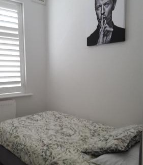 Woodside Bed & Breakfast | Family home with easy commute to London!