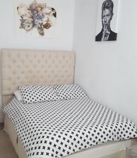 Woodside Bed & Breakfast | Family home with easy commute to London!