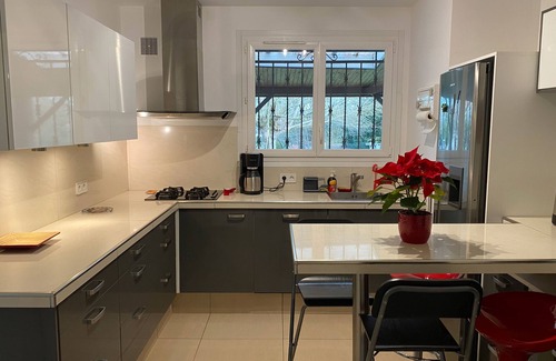 Merignac House | Family home with large garden and play area