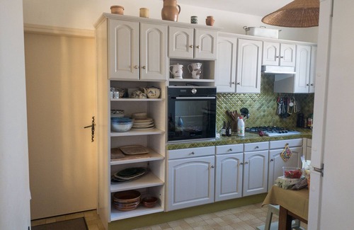 Ambon House | Family home with the ocean at the end of the garden.