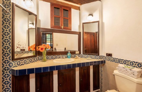 Antigua Guatemala Apartment | Family House + 3 Apartments very close to the park