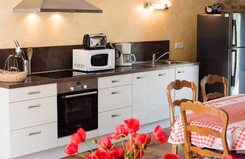 Dragey-Ronthon Cottage | Family house with enclosed garden and animals, near the beach