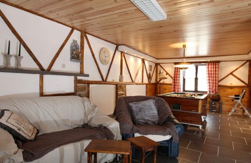 Mettet House | Family House with Large Garden & Games Room near Bambois Lake