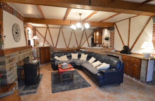 Mettet House | Family House with Large Garden & Games Room near Bambois Lake