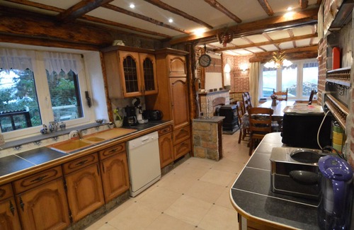 Mettet House | Family House with Large Garden & Games Room near Bambois Lake