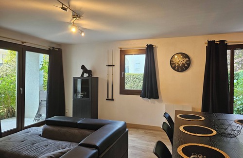 Cran-Gevrier Apartment | Family Modern Green Loft –La Tonnelle | Parking & Garden