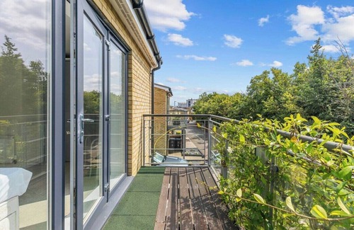 Greenhithe House | Family Retreat w/Garden & Parking | Near Bluewater