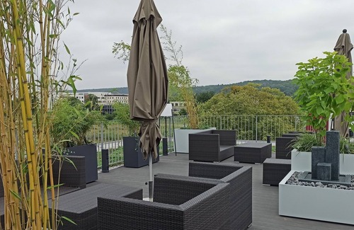 Oststadt/Stadtfeld Apartment | Family room with private bathroom/1 double bed (electrically adjustable beds) + 1 pull-out single bed