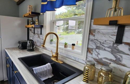 Twillingate House | Family Ties Vacation Home - Rossy House