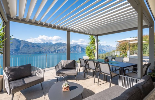 Brenzone sul Garda Villa | Fantastic villa with great lake view and large panoramic terrace
