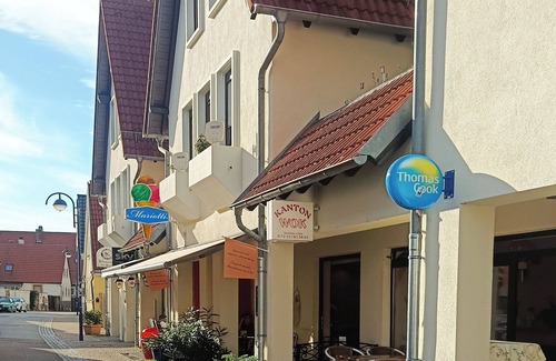 Bad Mingolsheim Apartment | Fantastic holiday flat near to park with thermal spa, only 20 min to Heidelberg.