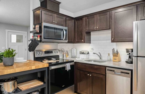 Ardenwald House | Fantastic Private Single Level Casita, New Decor and Furnishing, Covered Patio, 2 Blocks to Hospital