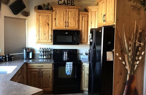 Washington House | FANTASTIC UNOBSTRUCTED VIEW OF PINE MTN & QUIET GET-AWAY FOR MATURE COUPLES.nnn