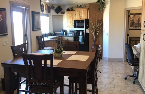 Washington House | FANTASTIC UNOBSTRUCTED VIEW OF PINE MTN & QUIET GET-AWAY FOR MATURE COUPLES.nnn