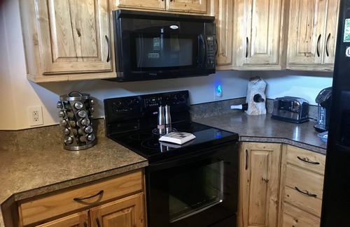 Washington House | FANTASTIC UNOBSTRUCTED VIEW OF PINE MTN & QUIET GET-AWAY FOR MATURE COUPLES.nnn