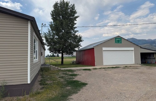 Geneva House | Farm house in Smoot. Close to hiking, snowmobiling, atv, and hunting spaces.