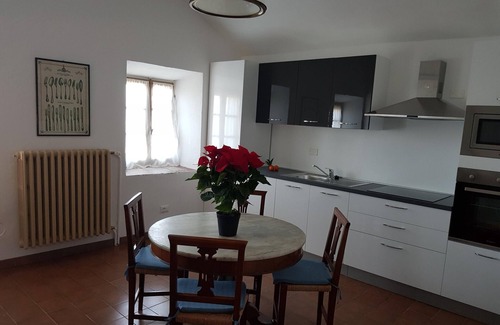 Viano Apartment | Farmhouse in Reggiano with Scenic Garden