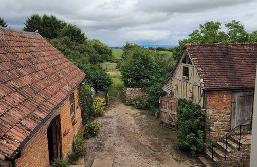 Blaisdon House | Farmhouse. Sleeps 10. Hot tub & pool table.