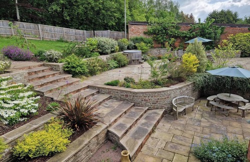 Blaisdon House | Farmhouse. Sleeps 10. Hot tub & pool table.