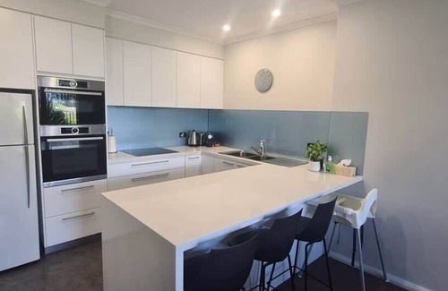 Mollymook Beach House | Fathoms 2 Summary: Re