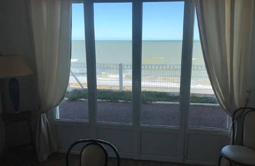 Langrune-sur-Mer Apartment | Feet in the water