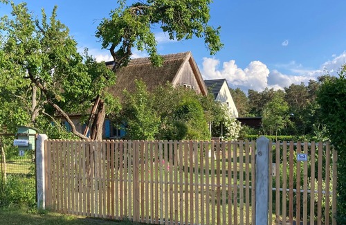 Bellin House | FeHa - Historic thatched cottage with trailer and large orchard