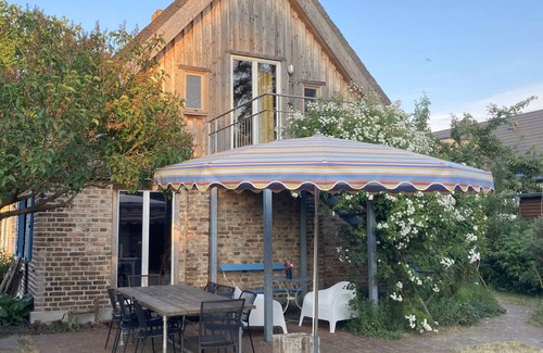 Bellin House | FeHa - Historic thatched cottage with trailer and large orchard