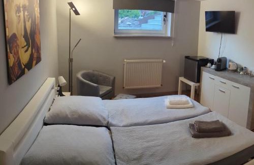 Hildesheim District Apartment | Ferien- Messe- Handwerkerzimmer mit Bad