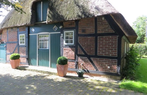 Damp House | Ferienhaus Frieda - Urlaubsparadies unter Reet