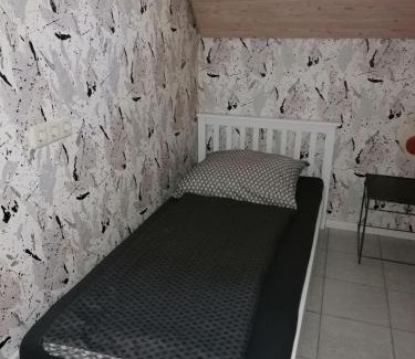 Oehringen House | Ferienhaus Stein, TOP Monteurwohnung, sehr groß, 4 Einzelzimmer, Doppelzimmer, Übernachtung bis zu 8 Personen möglich