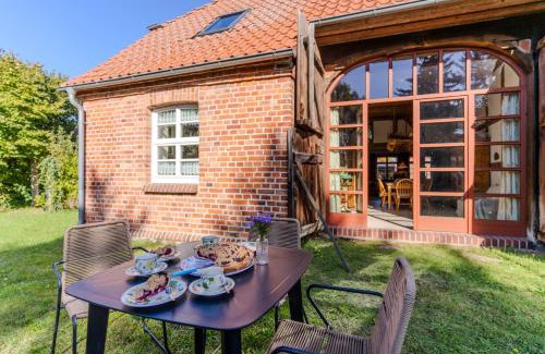 Picher Apartment | Ferienwohnung - 2EZ 1DZ - 2 Bäder - ruhig gelegen - Garten, Küche, WLAN, Parken, Self-Check-in, Ventilator- nahe Schwerin Unesco