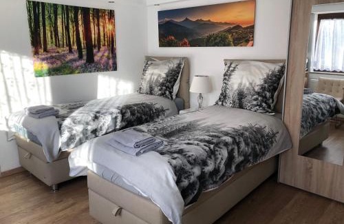 Monchevahlberg Apartment | Ferienwohnung Apartment Dettum mit eigenem Bad, Kochnische und Wintergarten