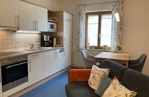 Absberg Apartment | Ferienwohnung mit möblierter Holzterrasse