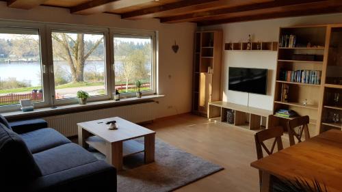 Breiholzfahre Apartment | Ferienwohnung mit wunderschönem Blick auf den Nord-Ostsee-Kanal