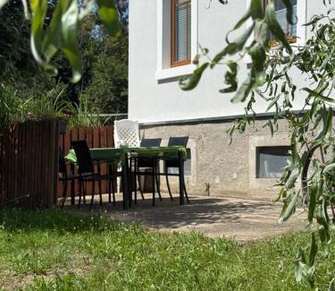 Grossschirma Apartment | Ferienwohnung Schwalbennest2